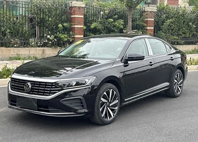 5-Seat Car Beijing City Trip 8 hours/100km