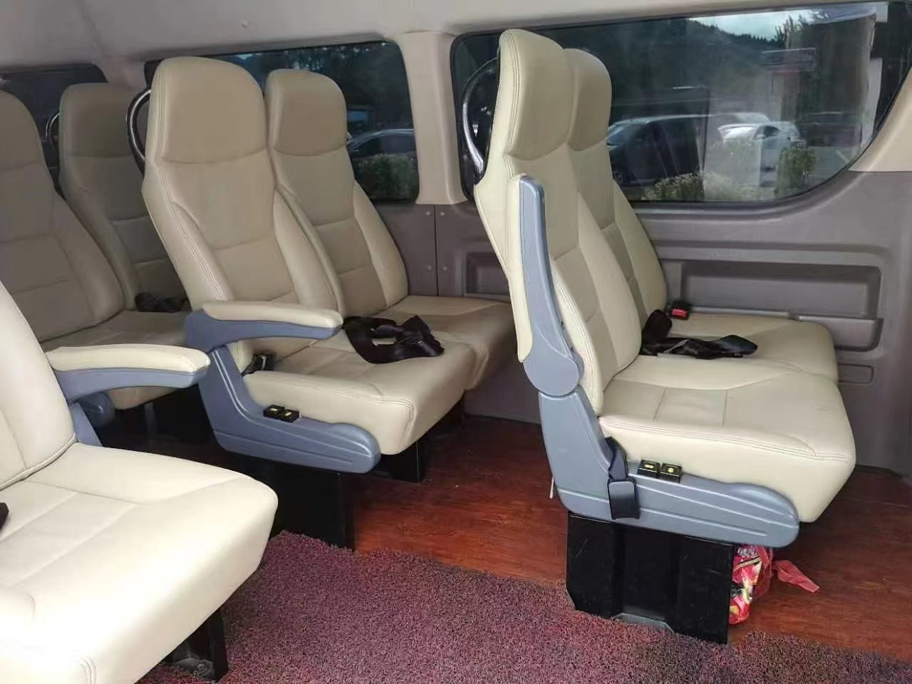 Daxing Airport 17-seat  minibus