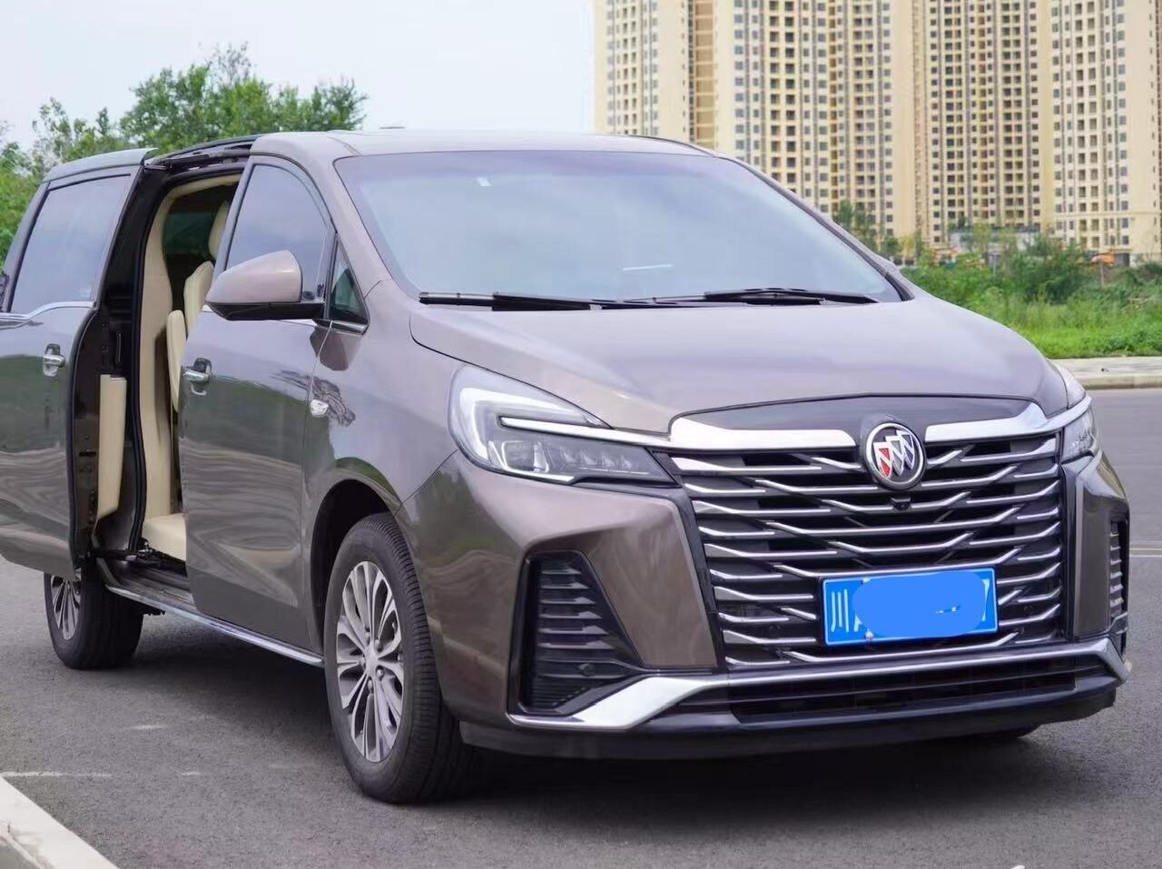 Chengdu Shuangliu Airport 7-seat van