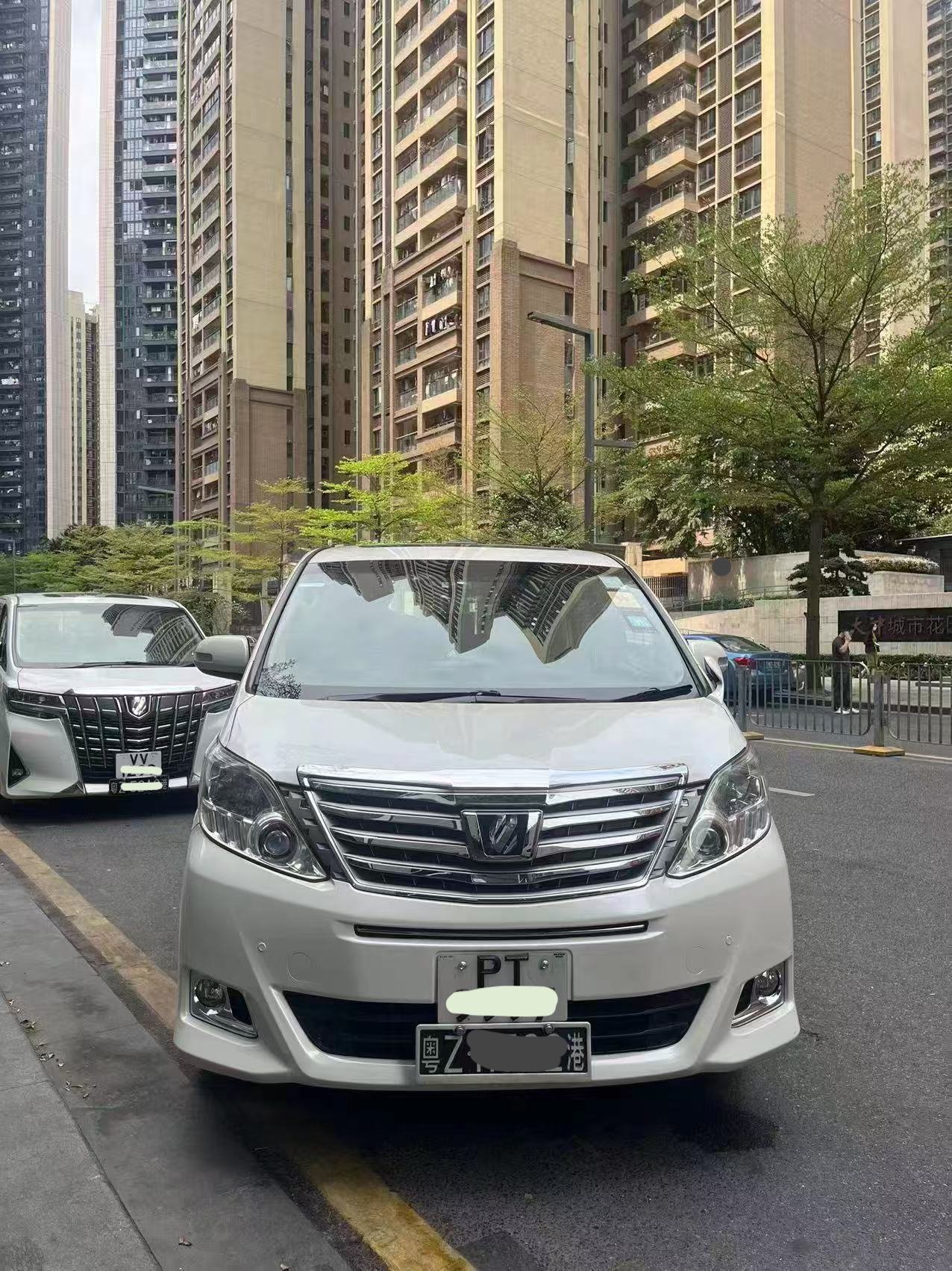 Hong Kong Airport 7-seat van